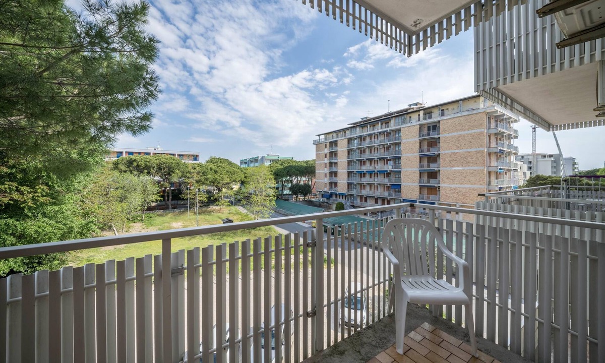 Bibione Apartment | Apartment "Condominio Villa Silente Vista Mare" Near the Beach with Terrace