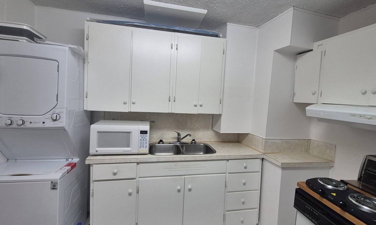 Terrace Bed & Breakfast | Cozy & Neat 1BR Suite– 5min Walk to Ksyen Reg Hosp | Ideal for Nurses & Visitors