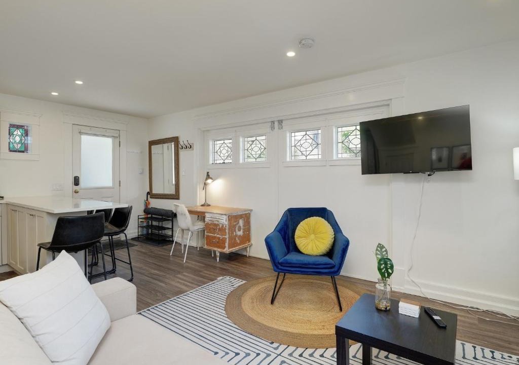 Fairfield Apartment | Fairfield Estate Coach House - 30-Day Stay, steps from Cook Street Village by Victoria Prime!