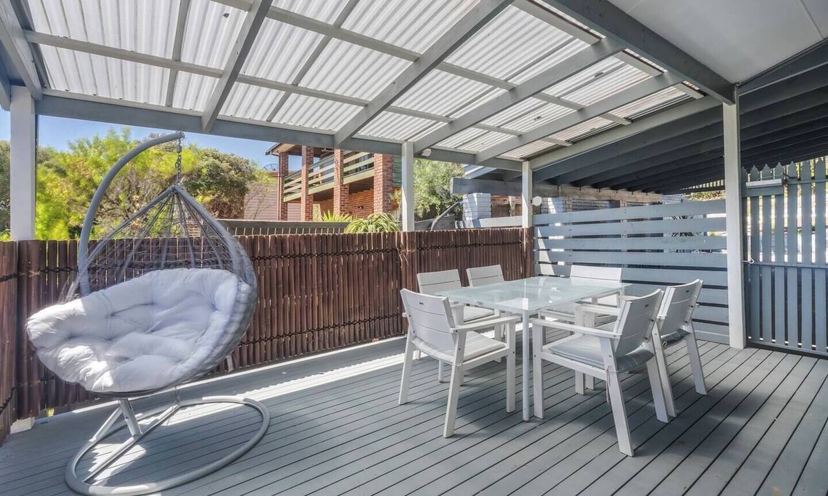 Rye House | Foreshore Haven Poolside Comfort near Rye Beach