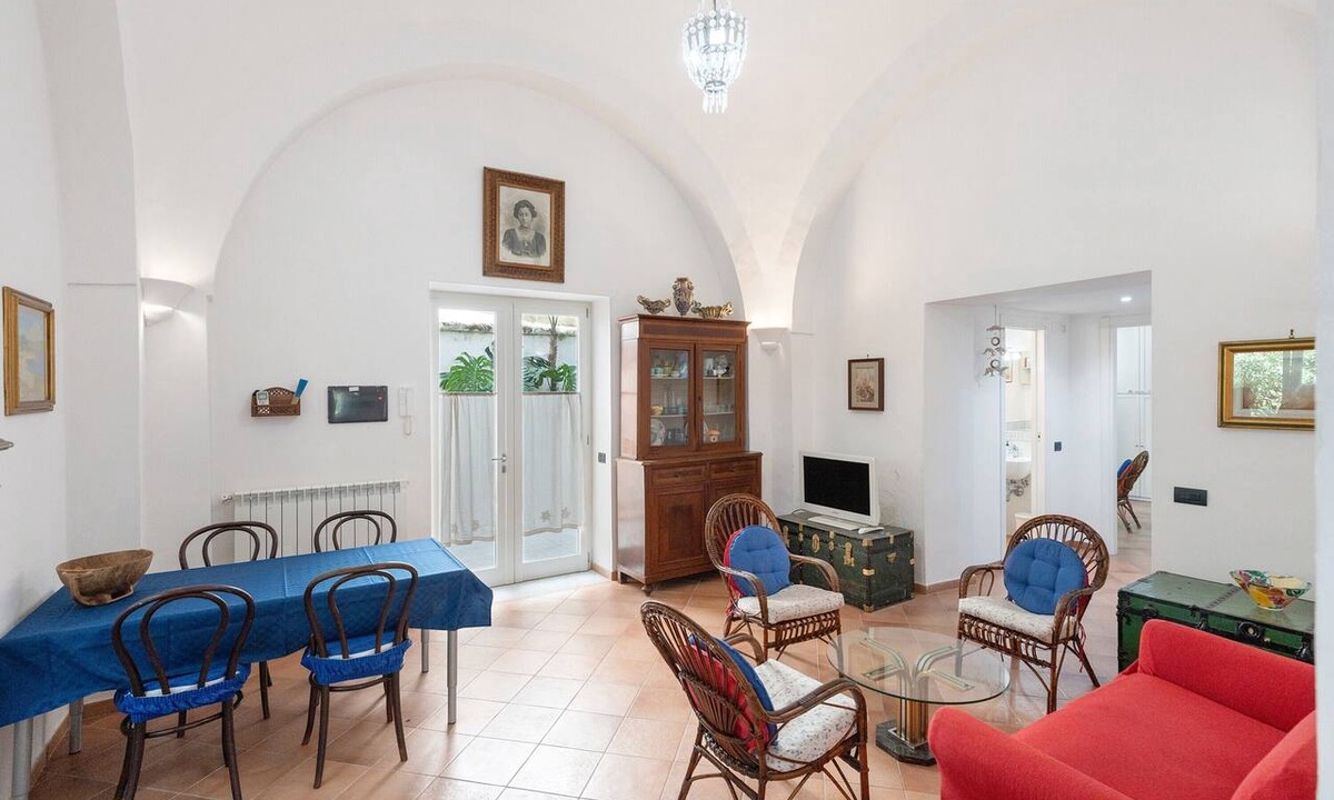 Meta House | Holiday Home 'Appartamento Anna' with Wi-Fi and Air Conditioning