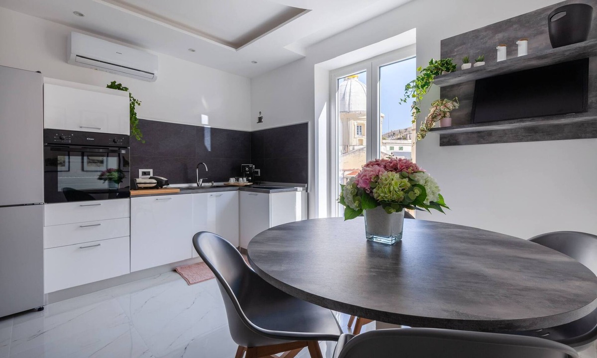 San Ferdinando Apartment | La Casa di Armida Holiday home with sauna close by Castel dell'Ovo.