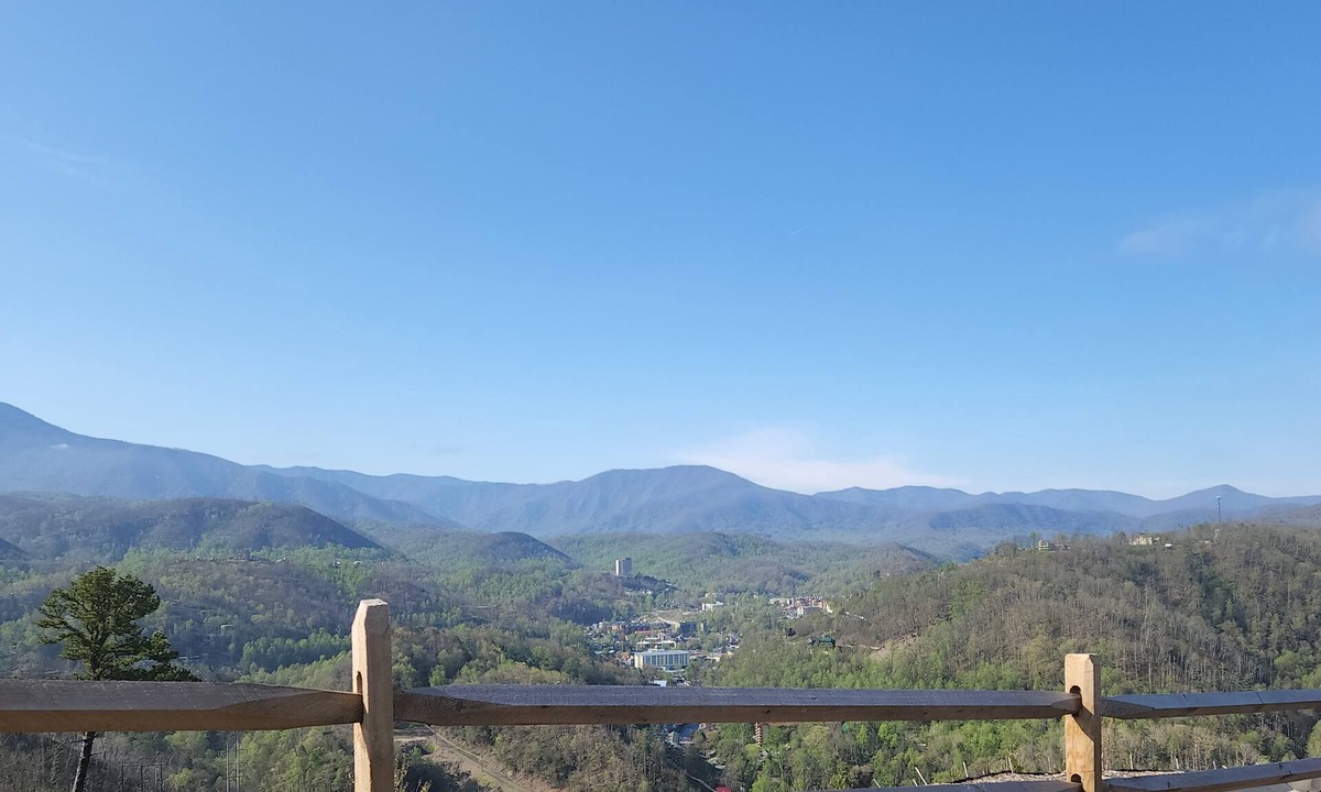 Gatlinburg Villa | Luxury 3, 4, 7 Night stay in a 2 Bedroom suite at Westgate Smoky Mountain Resort