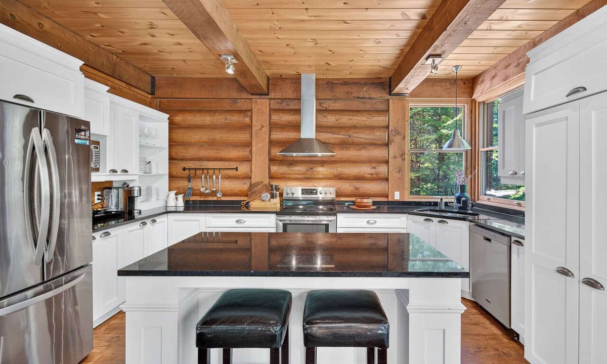 Lac Superieur Village Ski Chalet | Luxury Timber Escape - Lake, Hot Tub, Pool, Gym!