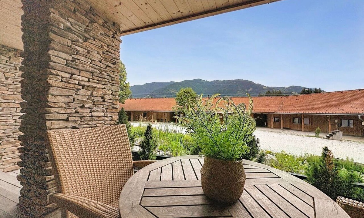 Kaprun Villa | Nice apartment in villa for 6 guests with TV, terrace and pets allowed