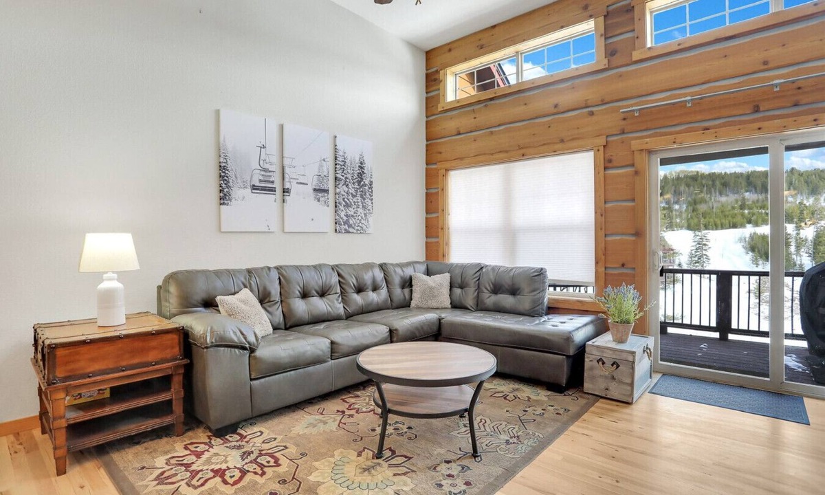Rendezvous Villa | Rendezvous - Majestic Views|Hike|Bike|Ski and Ski Locker Available!