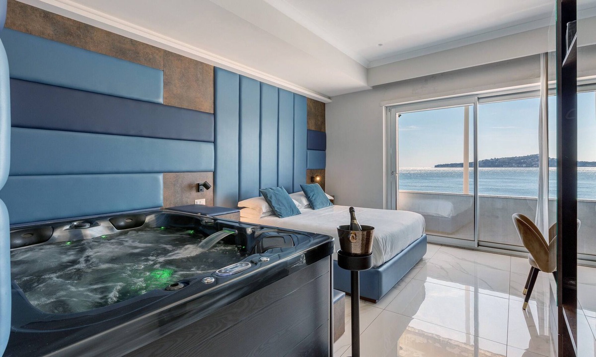 San Ferdinando Apartment | Room 'Junior Suite Vista Mare' with Balcony, Wi-Fi and Air Conditioning