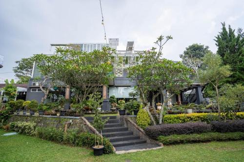 Caringin Villa | Seven Terrace