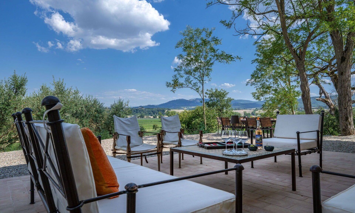 Buonconvento Villa | Stunning private villa with A/C, WIFI, private pool, TV, patio, panoramic view, close to Montalcino