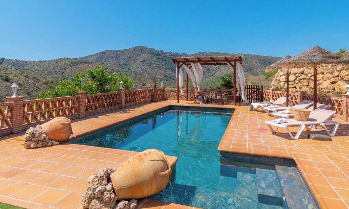 Arenas Villa | Villa Fuente Pinta Arenas by Ruralidays