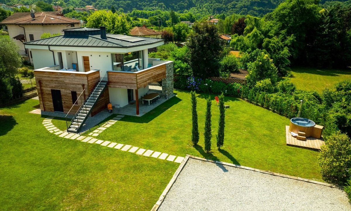 Colico Piano Villa | Villa 'La Del Lago' with Wi-Fi and Air Conditioning