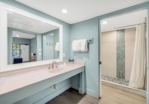 2 Queen Beds Available. Dog Friendly! in Destin