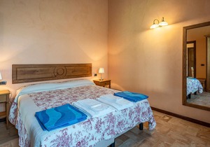 Authentic residence in the middle of nature with pool. in Camerino