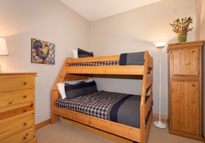 Charming Mountainside Townhome w/Hot Tub +Parking in Whistler