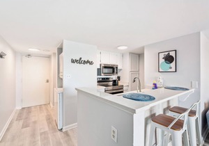 CHIC STUDIO STEPS FROM THE BEACH in Orange Beach
