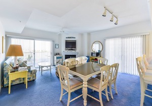Delightful 3-bedroom luxury condo with WiFi and and outdoor pool located uptown on the bayside and just a few blocks from the beach! in Ocean City