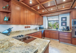 Gorgeous Oceanfront Terrace Condo - Near Beach Club! in Kamuela