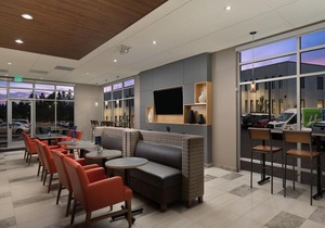 Holiday Inn Express & Suites - Portland Airport - Cascade Stn in Portland
