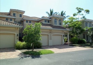 Luxurious Cape Harbour Coach Home in Cape Coral