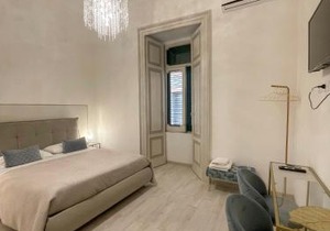 Salerno Center House- Corso Vittorio Emanuele- 2 camere- vicino Stazione in Salerno