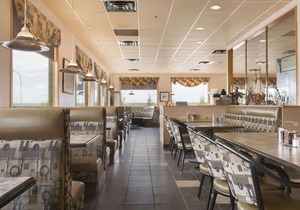 Super 8 by Wyndham Drayton Valley in Drayton Valley