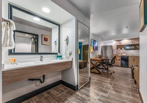 Tempe Studio 2 King Size beds in Tempe