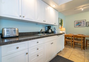 Waters Edge 106S · Pool Lanai · 1-Mo Winter Min in Holmes Beach