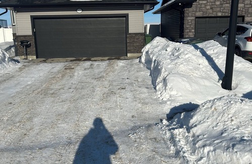 Saskatoon House | 2 Bedrooms | Near YXE Airport | Safe Quiet Area