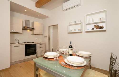Sant' Ambrogio Apartment | A FEW STEPS FROM THE DUOMO Comfortable apartment in the historic center of Florence