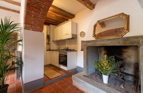 Badia Agnano Apartment | Apartment 'Casa Biffoli'