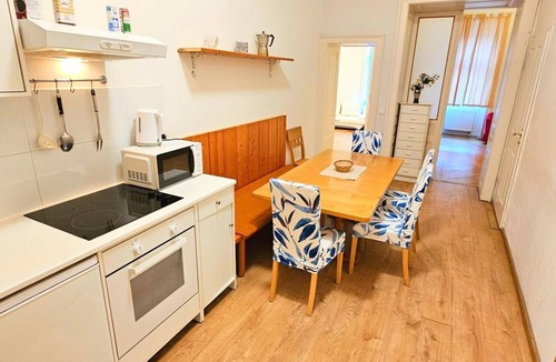 Roßau Apartment | Central three bedroom Apartment with garden view close to the ring huge free WiFi