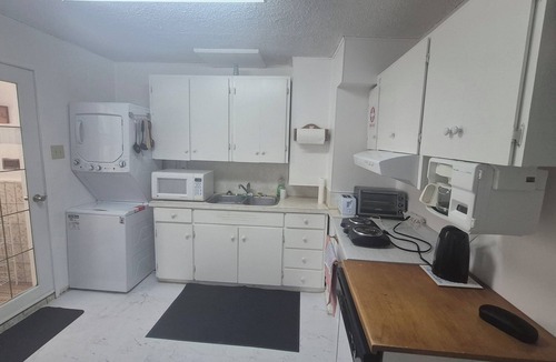 Terrace Bed & Breakfast | Cozy & Neat 1BR Suite– 5min Walk to Ksyen Reg Hosp | Ideal for Nurses & Visitors