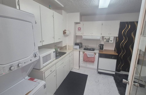 Terrace Bed & Breakfast | Cozy & Neat 1BR Suite– 5min Walk to Ksyen Reg Hosp | Ideal for Nurses & Visitors