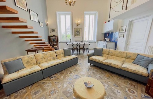 Meta Bed & Breakfast | De Vivo Realty - Coco's Apartments