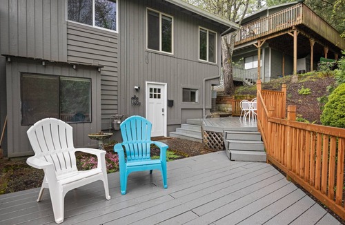 Garden Home-Whitford Condo | Delightful Central & Quiet SW Portland Location, Outdoor Patio w/View, 7 Miles to Downtown Portland