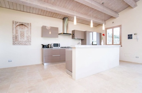 Trequanda Villa | Elegant and spacious ground floor villa of 142 m2 located in a private area of ​the estate suitable for those with mobility difficulties. Composed of a large living room with fireplace, kitchen complete with dishwasher, microwave, electric oven, mok