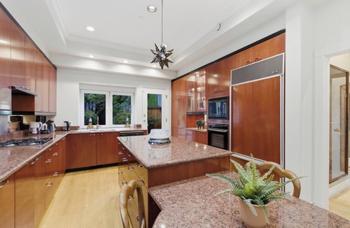West Vancouver Villa | Entire Spanish Style Villa 5 Bedrooms near Ocean