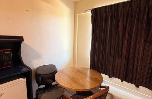 Gresham Hotel | Golden Knight Motel