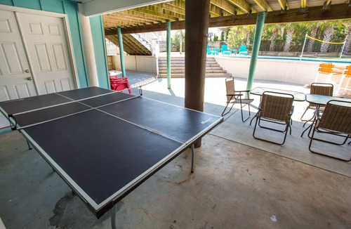 Toilla Segunda House | Gumbo Bungalow: Private Heated Pool w/Swim-up Bar, Volleyball, Ping Pong