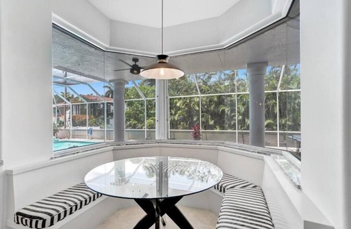 Hollywood Lakes Villa | Historic Hollywood Mansion 5 Minutes to the Beach 6BR 5-Bath