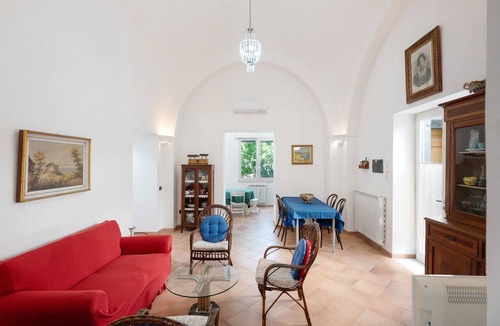 Meta House | Holiday Home 'Appartamento Anna' with Wi-Fi and Air Conditioning