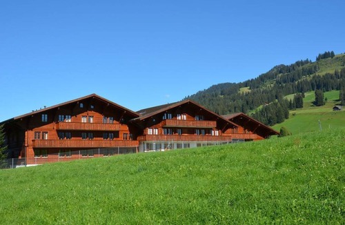 Schoenried Apartment | Mireille Nr. 4 Appartement/Fewo, Dusche oder Bad, WC 4-Bettwohnung by Interhome