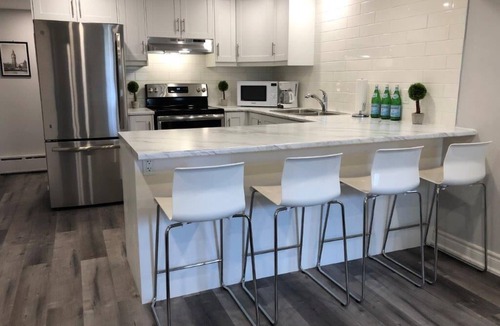 Welland House | Niagara Luxury - Warm, Cozy and Clean Suite Stay (3)