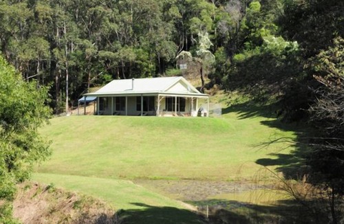 Tapitallee Cottage | Space privacy comfort nVisit BundanonnThe Stables @Tapitallee Lodges