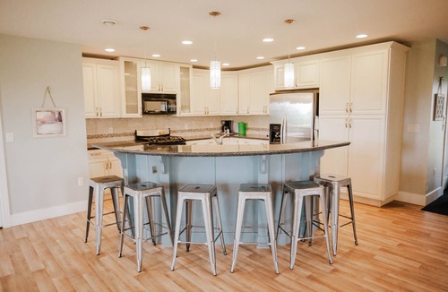 Cardston House | Stunning Views From This Beautiful Home in the Country! 30 min from Waterton.