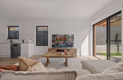 Bathurst Villa | Stylish Bathurst Apartment Near CBD