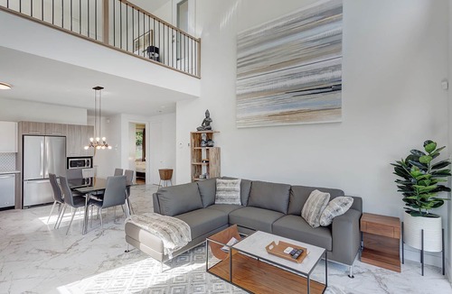 La Conception Ski Chalet | Sunny Chalet with Hot Tub near Tremblant. Pet friendly!