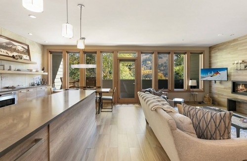 Vail Condo | SunVail 24D - Pristine Condo, 2 Hot Tubs & Heated Pool
