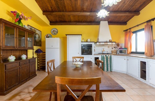Donnalucata Villa | Villa Liolà Beachfront – Spacious with Private Sea Access