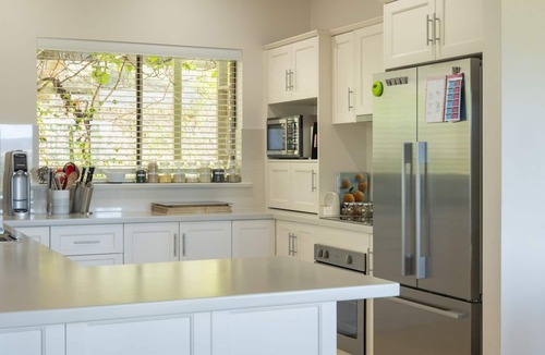 McLaren Flat House | Vineyard accommodation with stunning views